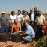 Grupo de vendimiadores con carmen sevilla