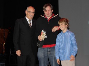 festival-Gala-premio público Daniel Chamorro emocionado-2